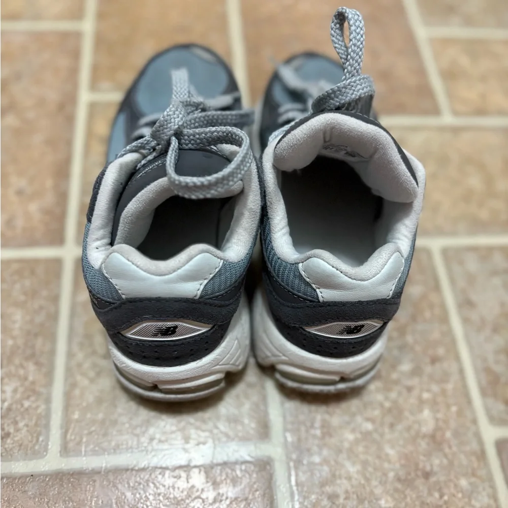 FLAWED New Balance 2002R Gray/ Blue Sneakers Kids Size 1 Little Kid